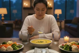 Ăn tối trước khi mặt trời lặn, bác sĩ chỉ ra 5 phần thưởng bất ngờ