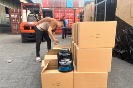 Triệt phá đường dây 'khủng' buôn lậu thực phẩm chức năng tại TP. Hồ Chí Minh