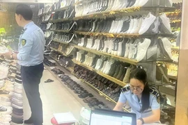 Hà Nội: Tạm giữ 2.570 sản phẩm giày dép không chứng minh được nguồn gốc