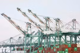 Tổng thống Mỹ dọa áp thuế tới 100% với Nga nếu không đạt thỏa thuận về Ukraine