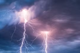 Miền Bắc hứng hơn 23 nghìn cú sét đánh trong sáng nay