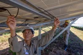 Điện mặt trời vướng pin và tài chính