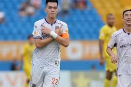 Tiến Linh ghi bàn, chia sẻ danh hiệu 'Vua phá lưới' V-League