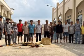 34 người đang say sưa sát phạt thì công an ập tới