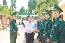 Bí thư Tỉnh ủy Hồ Văn Niên: Giữ vững bình yên biên giới để người dân vui xuân, đón Tết