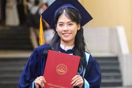 Nữ sinh Huế chia sẻ bí quyết trở thành thủ khoa đầu ra của trường kinh tế