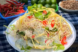 Lạ miệng với gỏi hoa