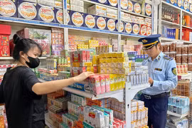 Thủ tướng Chính phủ chỉ đạo tiếp tục đẩy mạnh cao điểm ngăn chặn buôn lậu, gian lận thương mại