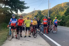 Cụ ông U70 và hành trình đạp xe xuyên Việt