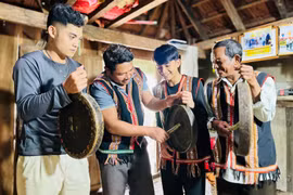 Ngân vang tiếng cồng chiêng Chăm H’roi