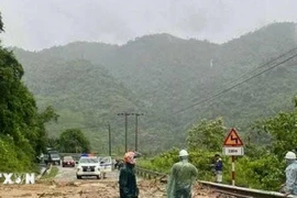 Đêm 15/6: Xuất hiện nhiều hình thái nguy hiểm như lốc sét, mưa đá, gió giật mạnh
