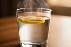 Sáng nào cũng 1 ly nước chanh ấm: Bác sĩ nói gì?