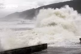 Dự báo Biển Đông sắp đón bão số 15, miền Trung đối mặt đợt mưa mới