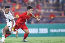 'Vua giải trẻ' Quốc Việt ghi bàn, U.23 Việt Nam và Qatar đua tỷ số kịch tính