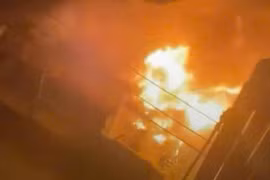 Cháy nhà ở Q.8, 3 người tử vong