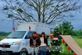 Đà Nẵng: Cặp đôi vi vu cùng trời cuối đất với 'căn nhà di động' chỉ 30 triệu