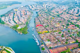 Bay qua miền di sản Hội An
