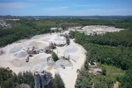 Tài xế xe tải bị đá vùi lấp tử vong trong mỏ đá ở Quảng Ngãi