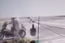 Bé trai 7 tuổi tử vong do bất ngờ vặn ga xe máy tại Lào Cai