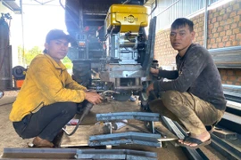 Thanh niên Jrai đưa nghề cơ khí về làng