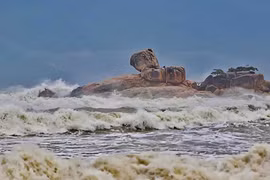 Khánh Hòa đóng cửa 3 di tích, danh thắng để tránh bão Kalmaegi