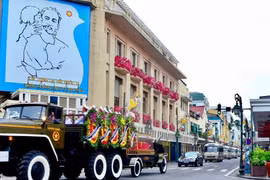 Linh cữu nguyên Chủ tịch nước Trần Đức Lương đi qua các tuyến phố Hà Nội