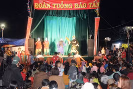 Hát bội được mùa vui