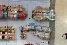 Nam thanh niên nghi rơi từ tầng cao trung tâm thương mại tử vong