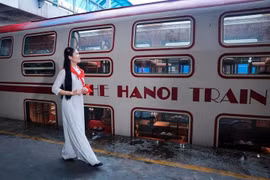 Đoàn tàu du lịch "Hà Nội 5 Cửa Ô" chính thức vận hành từ hôm nay