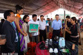 Đậm hương vị truyền thống trong cách thức rang, giã cà phê thủ công