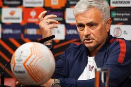 Fenerbahce bị cầm chân, HLV Jose Mourinho có nguy cơ hầu tòa