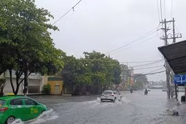 Hỏa tốc yêu cầu người dân không ra đường, cấm đường tạm thời để ứng phó bão số 5