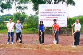 Trường làng Plong khấp khởi vui