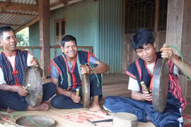 Rơ Châm Kok yêu tiếng chiêng như máu thịt