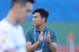 Bình Dương bị CLB Hà Nội nhấn chìm đau đớn: HLV Công Mạnh xin lỗi và từ chức
