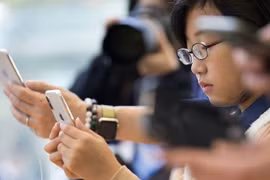 Vượt qua truyền hình thương mại, internet trở thành nguồn cung cấp tin tức chính hàng ngày tại Nhật Bản. Ảnh: iDrop News/Nguồn: VOH