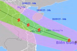 Bão số 10 Bualoi giật cấp 15, dự báo gây mưa tới 600 mm đang lao nhanh vào khu vực nào?