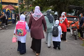 Malaysia đóng cửa hàng loạt trường học vì gần 6.000 học sinh mắc cúm