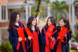 Khắc phục tình trạng sinh viên sư phạm bị nợ tiền hỗ trợ