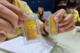 Giá vàng hôm nay 30-3: 'Kịch trần' vẫn đồng loạt được dự báo tăng tiếp