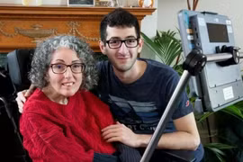 AI tái tạo giọng nói cho một phụ nữ Anh mất khả năng nói 25 năm