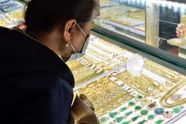 Giá vàng hôm nay, 4-4: Giảm sốc rồi tăng rất mạnh