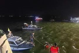 Bộ Y tế: Tập trung tối đa điều trị cho nạn nhân vụ lật tàu du lịch ở Quảng Ninh