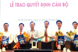 UBND TP HCM điều động, bổ nhiệm nhiều cán bộ lãnh đạo
