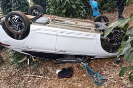 Bảo Lâm: Xe ô tô lật ngửa nghi do bị rượt đuổi, công an vào cuộc xác minh