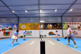 Social pickleball hút người chơi phố núi