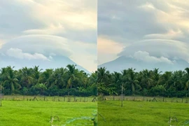 Sáng nay 'mây đĩa bay' trở lại núi Bà Đen: Dân mạng thích thú chia sẻ