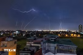 Cả nước nhiều nơi có mưa, mưa vừa và rải rác có dông