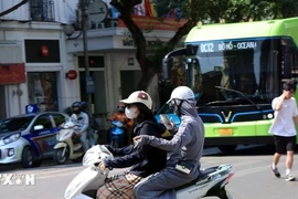Thời tiết ngày 3/5: Bắc Bộ có nơi nắng trên 35 độ C, Nam Bộ có mưa rào