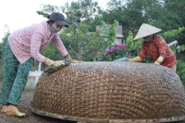 Nghề làm thúng chai ở Phú Yên, quen mà lạ…